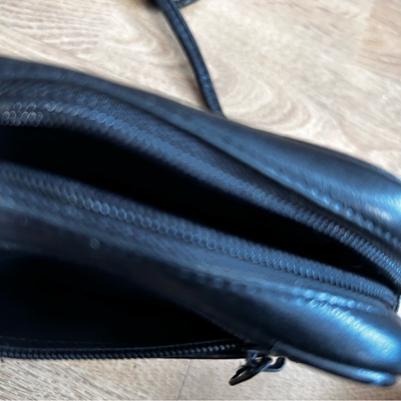 Black Leather Wilson’s leather mini Crossbody Bag - Picture 3 of 7